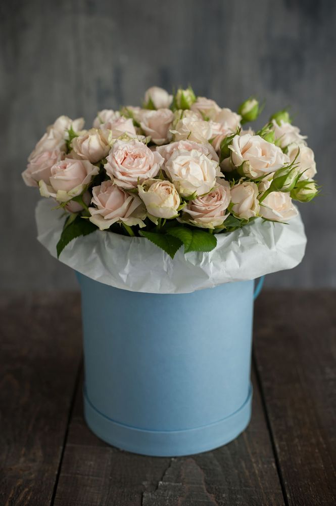 корпоративная коробка с розами для офиса в Пскове