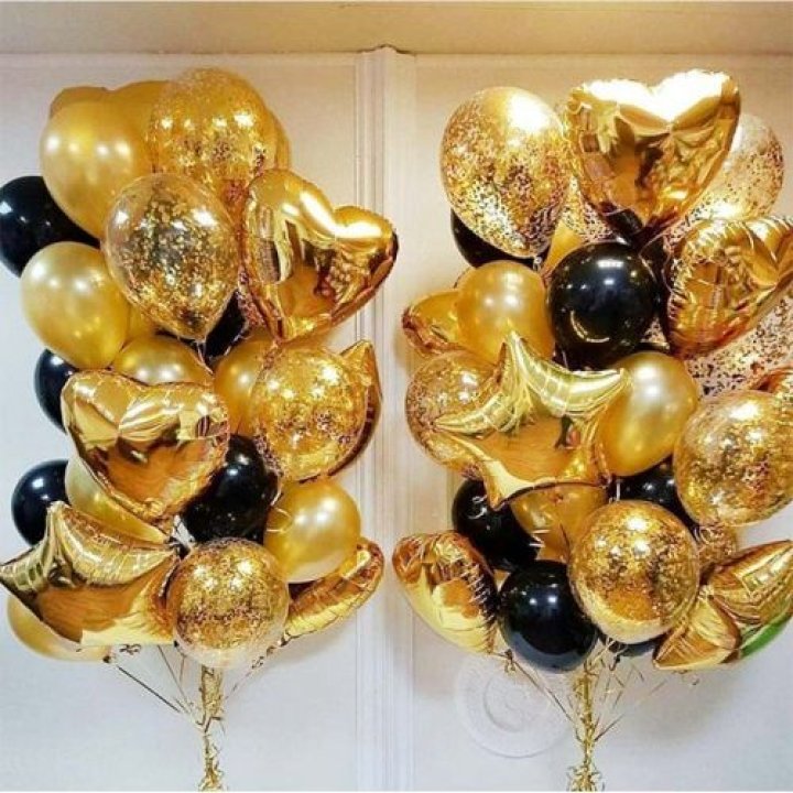 Фонтан шаров "Чёрное золото" в Пскове