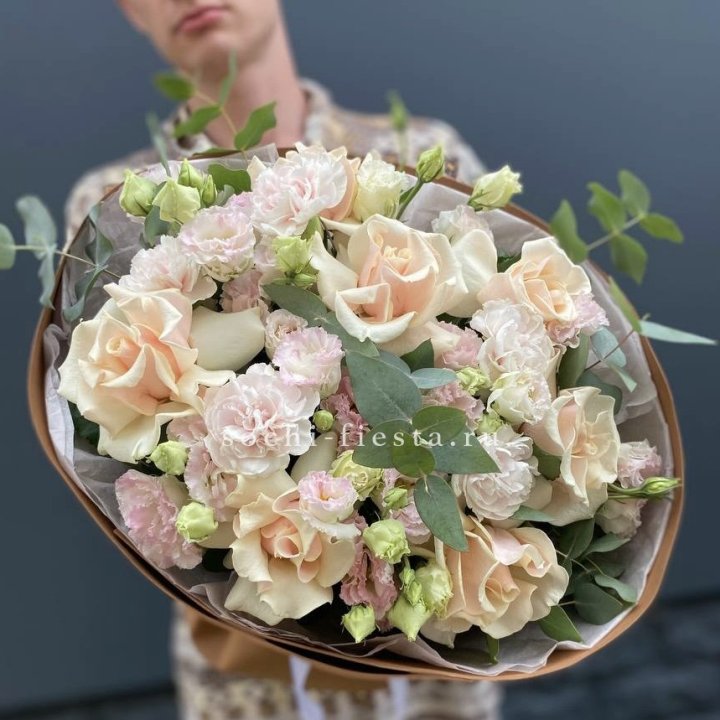  Букет кремовых роз "Мокко" в Пскове