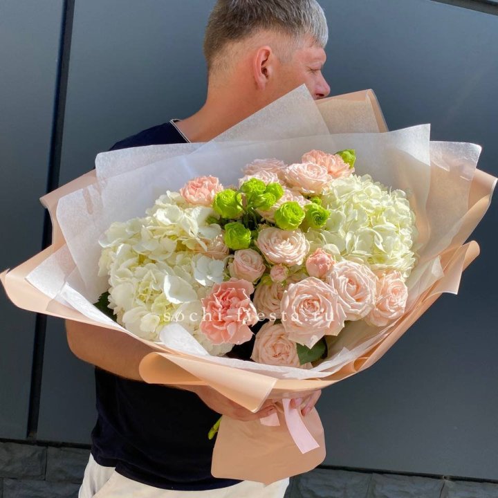 Авторский букет "Нежный крем" в Пскове