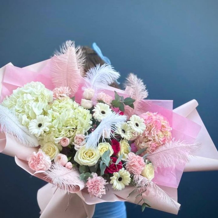 Дизайнерский букет "Валенсия-3" в Пскове