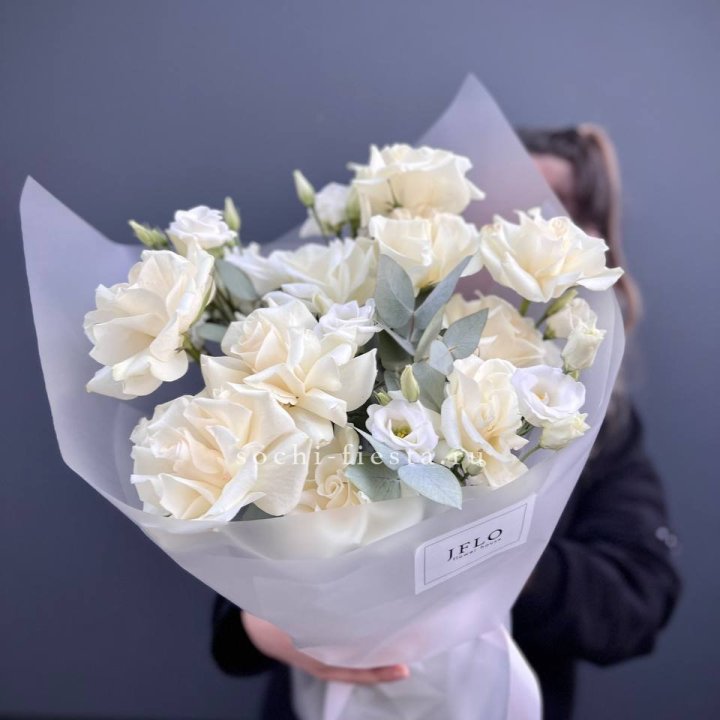 Букет французских роз и эустомы  в Пскове