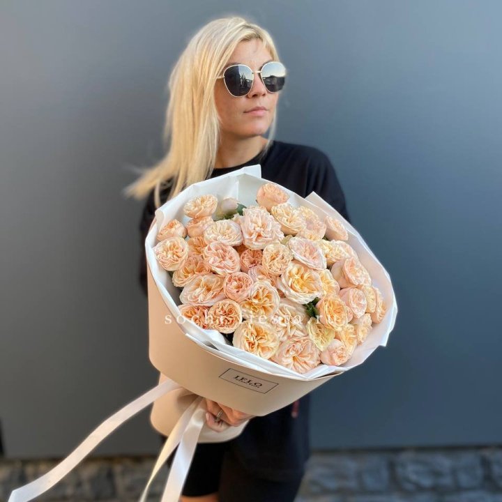 15 пионовидных роз №2 в Пскове