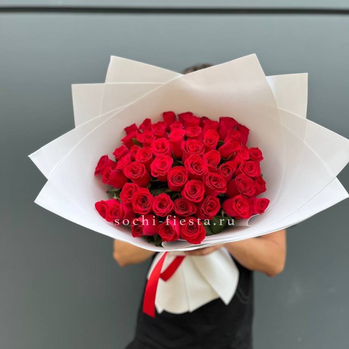 51  красная роза в Пскове