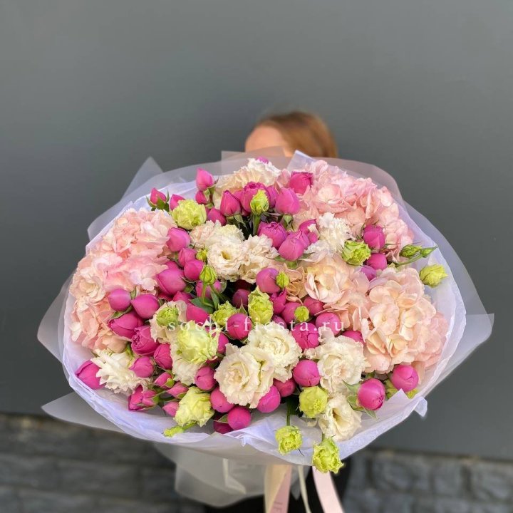  Букет  гортензий и Мисти в Пскове