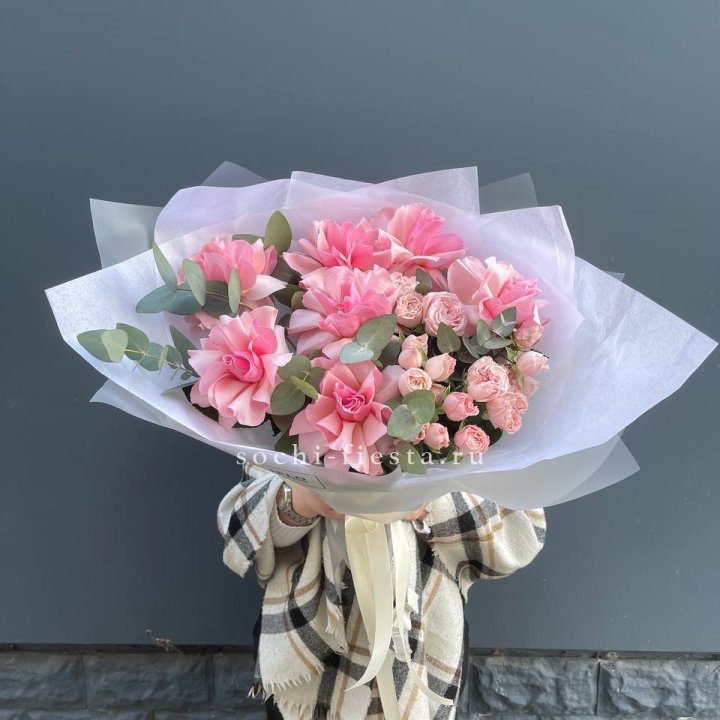 Букет французских и пионовидных роз  в Пскове