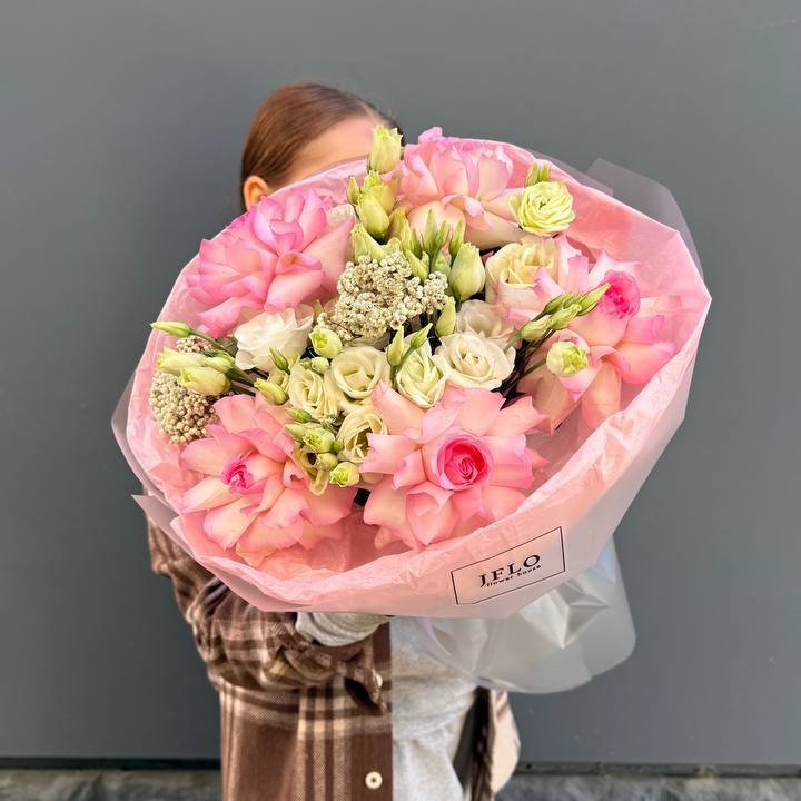 Букет "Розы с эустомой" в Пскове