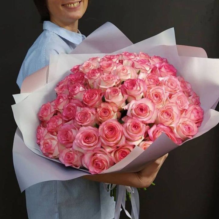 101 роза Джумилия в оформлении  в Пскове