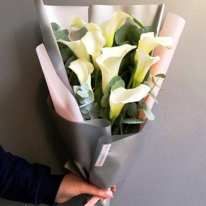 Каллы с эвкалиптом в Пскове