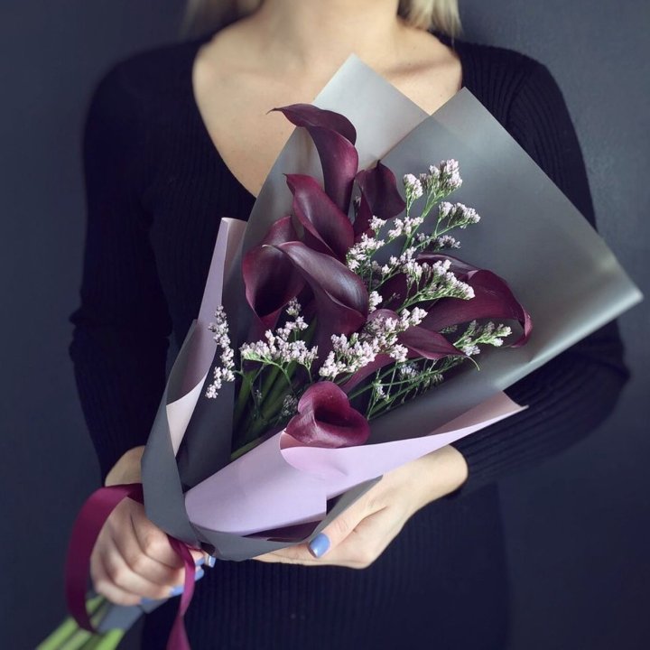 Букет фиолетовых калл в Пскове