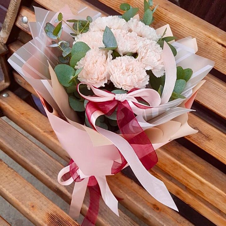 Диантусы с эвкалиптом в Пскове