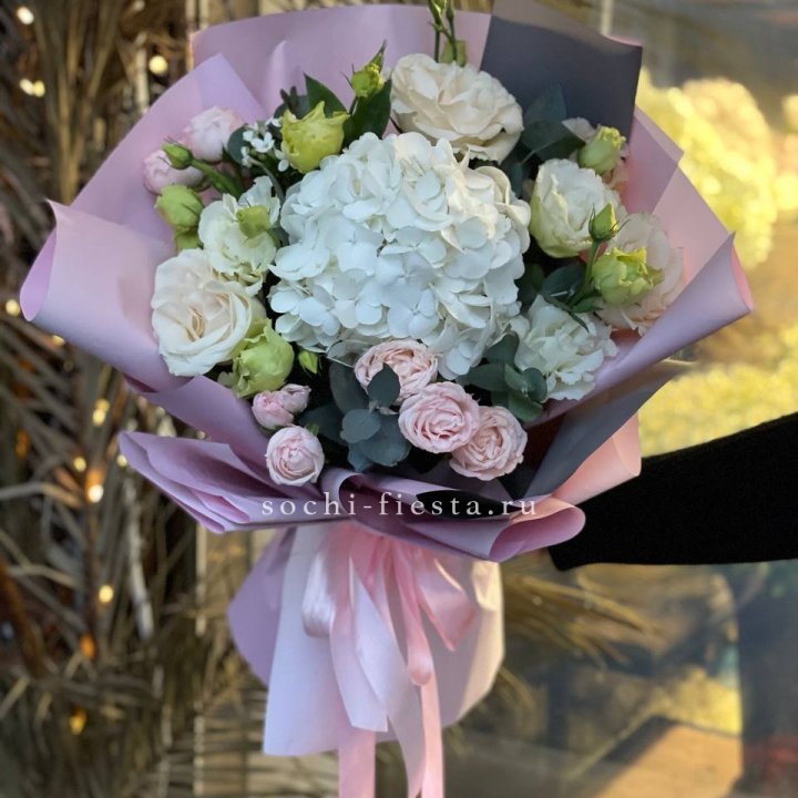 Букет с гортензией №3 в Пскове