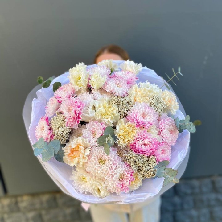 Букет из стойких цветов  в Пскове