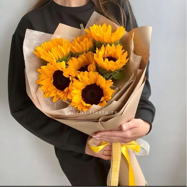 Букет из подсолнухов в Пскове