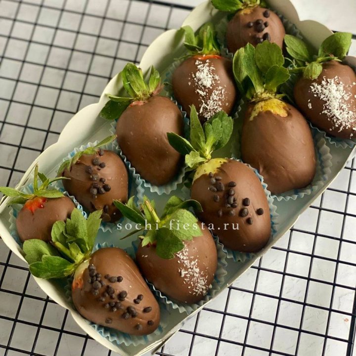 Клубника в шоколаде 10 ягод в Пскове