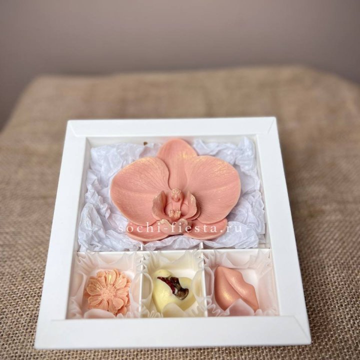 Конфеты из шоколада с Орхидеей в Пскове