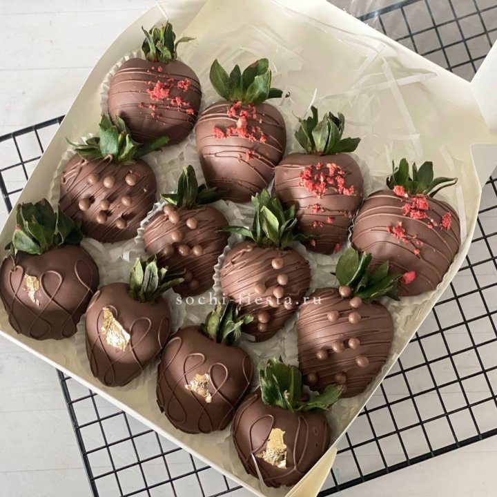 Клубника в шоколаде 12 ягод в Пскове