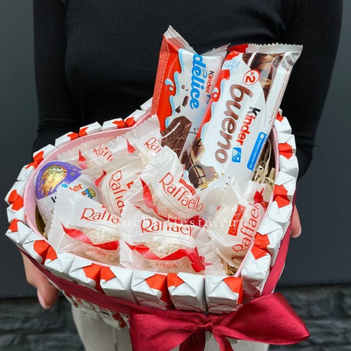 Подарочный набор сердце с Киндерами и Рафаэлло в Пскове