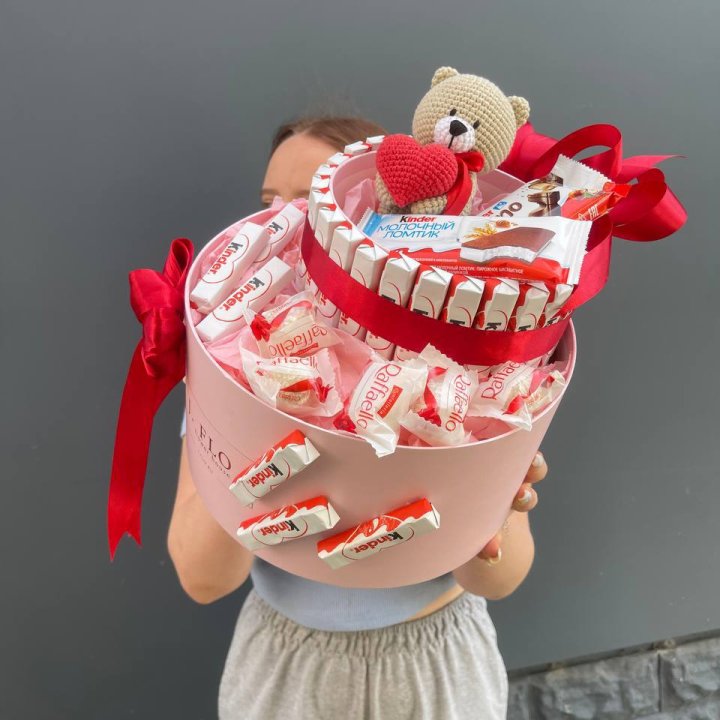 Бокс киндерами и раффаэлло 2 в Пскове