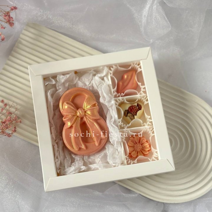 Конфеты из шоколада 8 Марта в Пскове