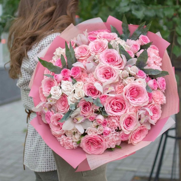 Дизайнерский букет "Барби" в Пскове