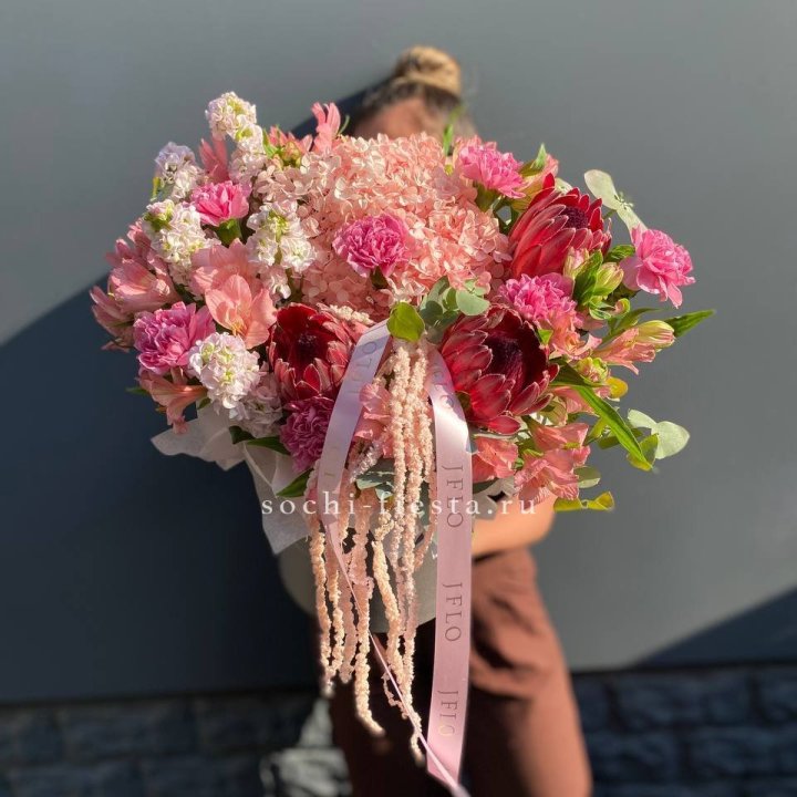 Коробка с цветами "Камикадзе" в Пскове