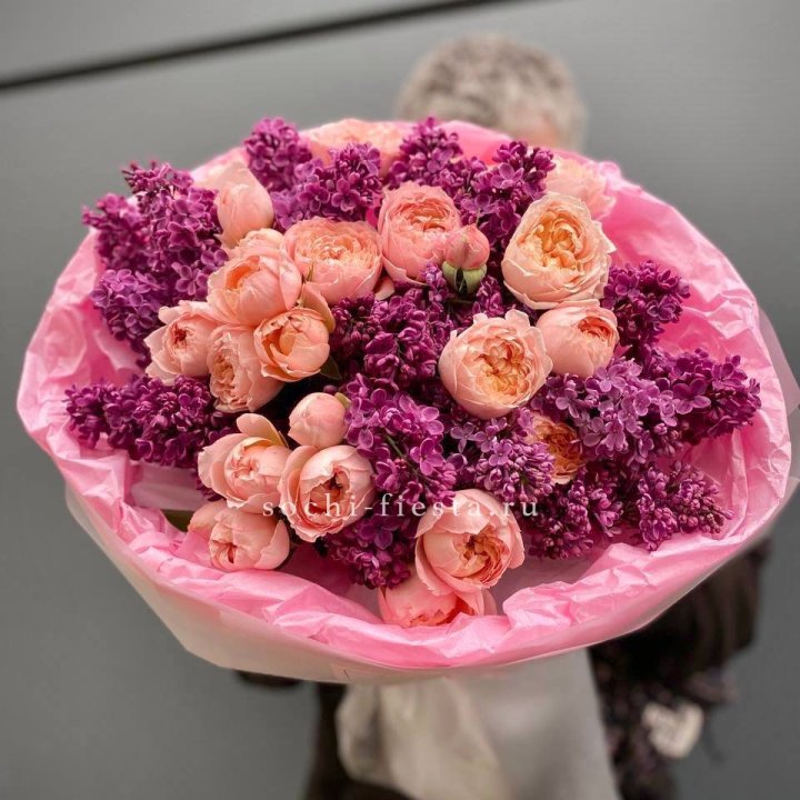  Дуо букет из кустовых роз и сирени в Пскове