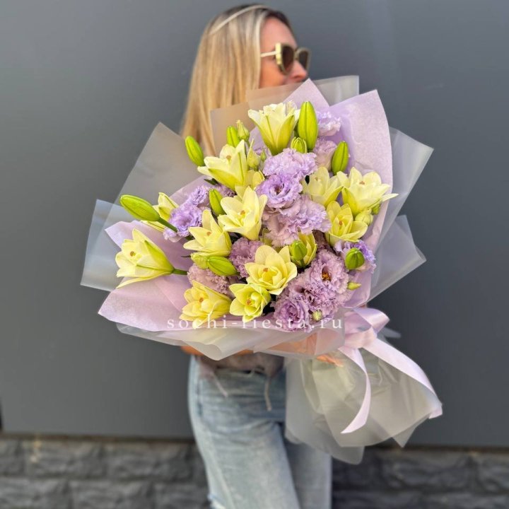  Букет лилий и эустом в Пскове