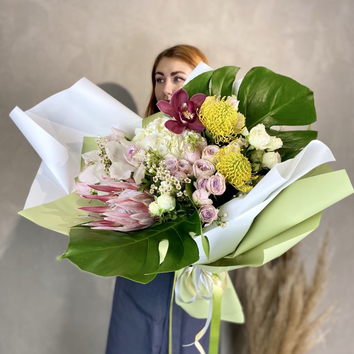 Дизайнерский букет экзотики в Пскове