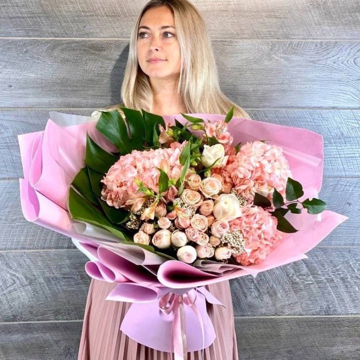 Дизайнерский букет "Валенсия-2" в Пскове