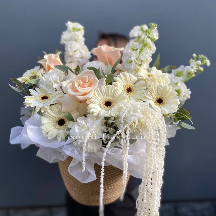 Цветы в джутовом кашпо "Валери" в Пскове