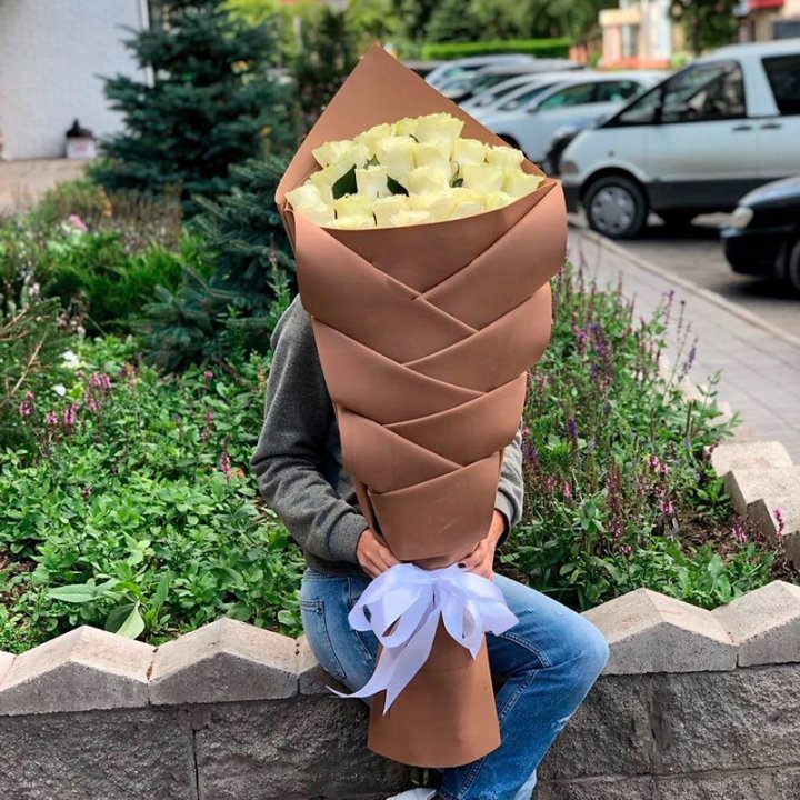 Голландские розы белые "Рыбка" в Пскове