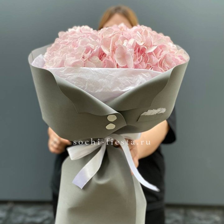  Букет  пиджачок из 5 гортензий в Пскове