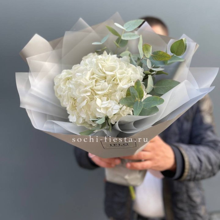  Букет  из белой гортензии в Пскове
