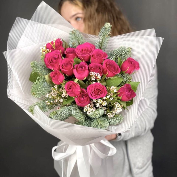 Новогодний букет Елки и Розы в Пскове