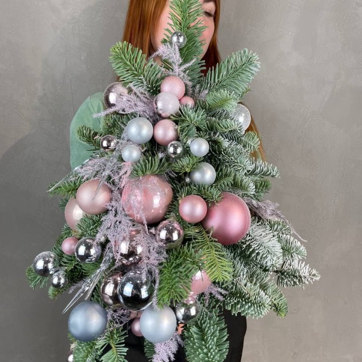 Новогодняя елочка "Розе голд" в Пскове