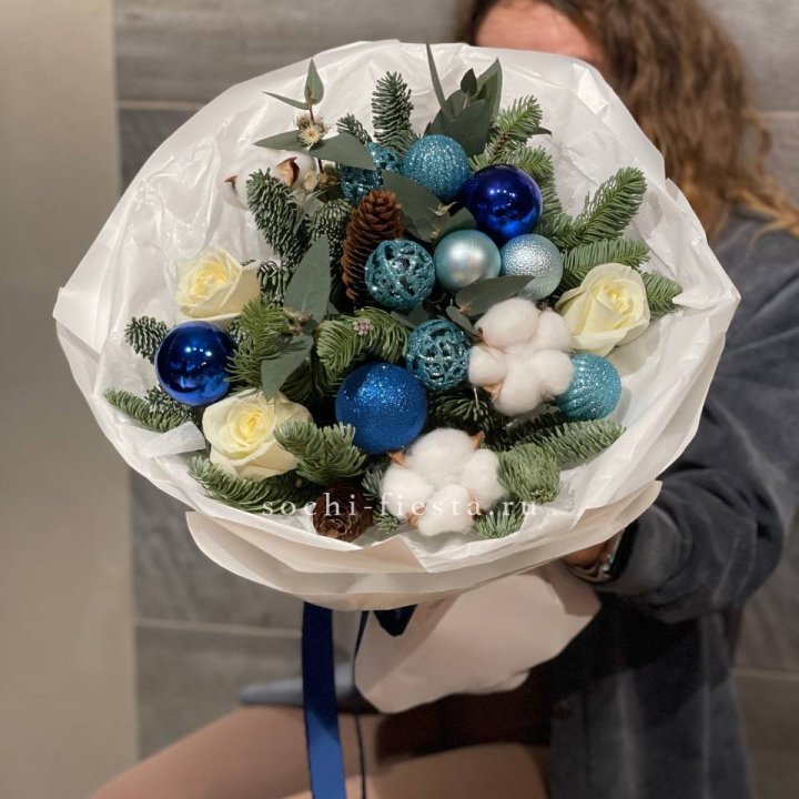 Новогодний букет "Синий иней" в Пскове
