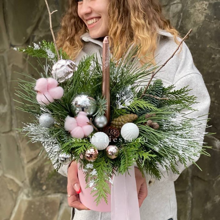 Новогодняя композиция в коробке пинк в Пскове