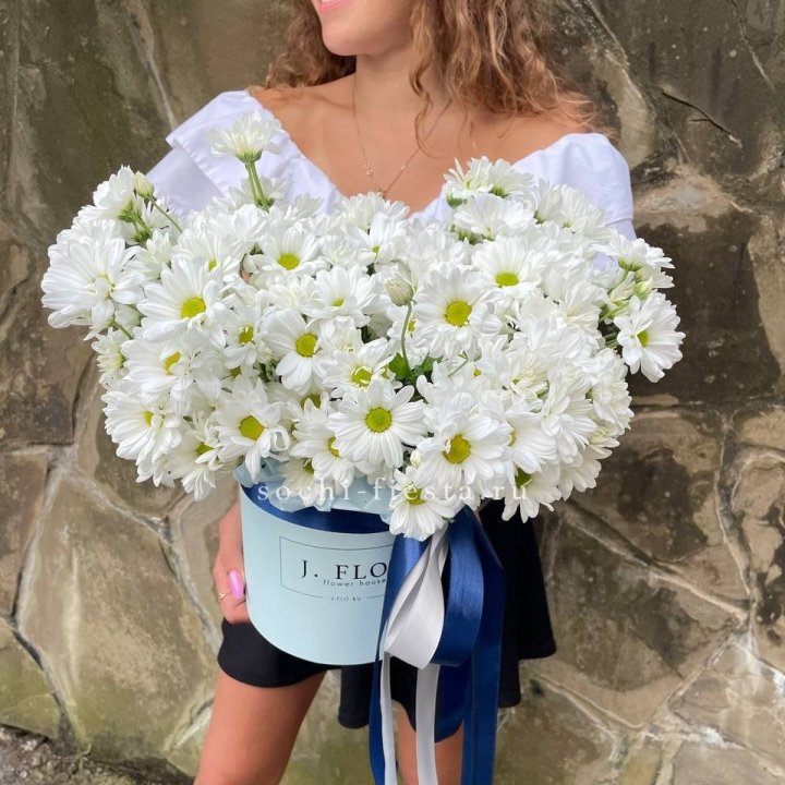 Коробка с хризантемами №2 в Пскове