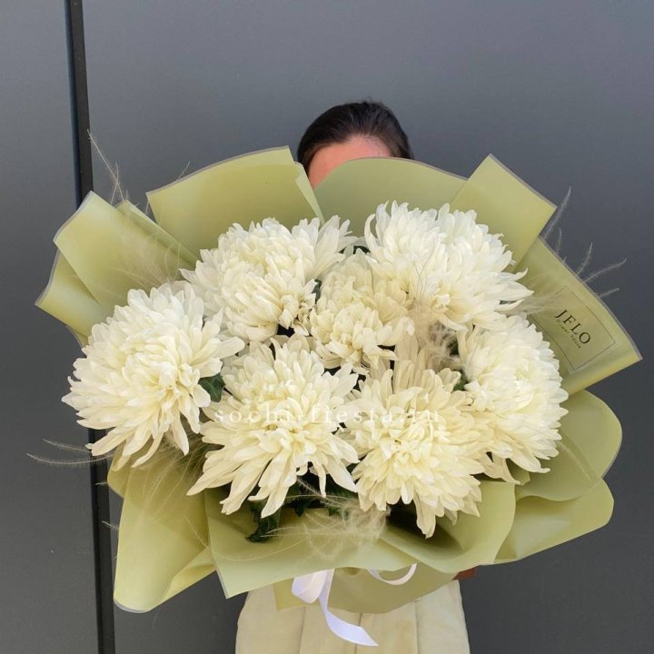Букет одноголовых хризантем  в Пскове