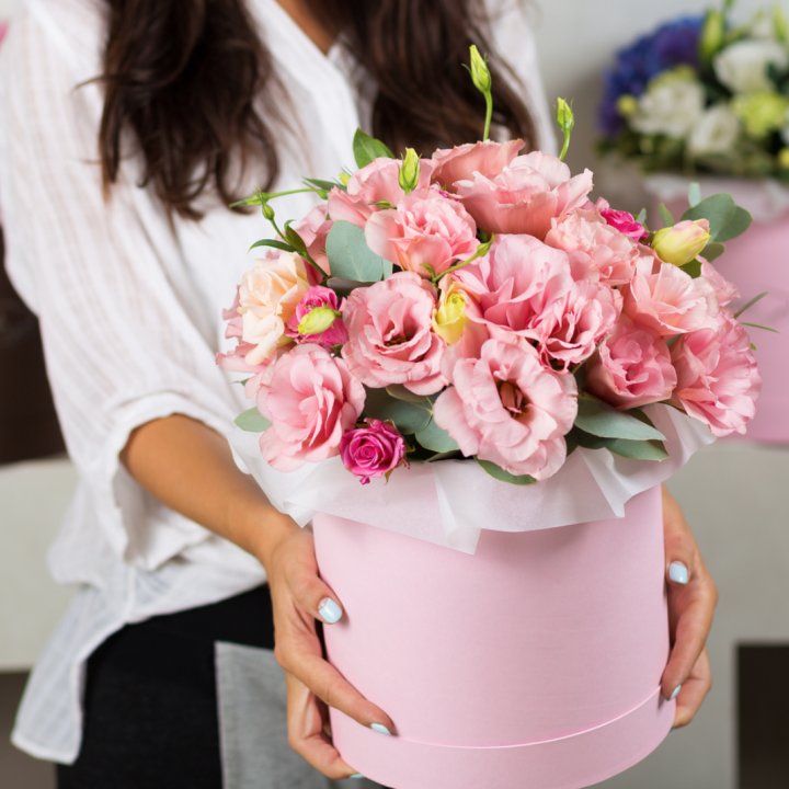 Эустома в шляпной коробке в Пскове