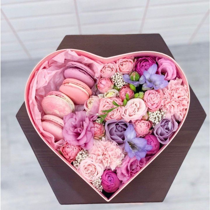 Бокс-сердце с макаронс  в Пскове
