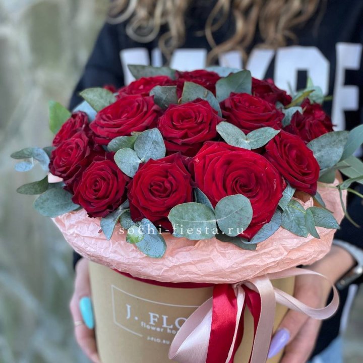 21 Красная роза в боксе №1 в Пскове
