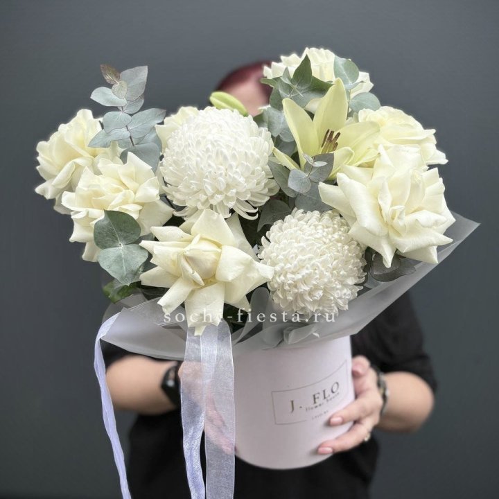Цветы в шляпной коробке  в Пскове
