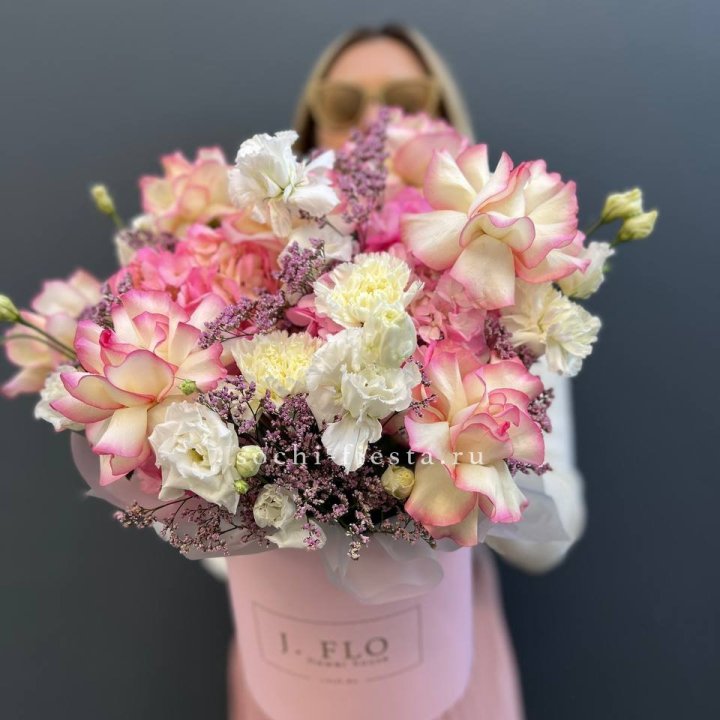 Цветочная композиция "Глория" в боксе в Пскове