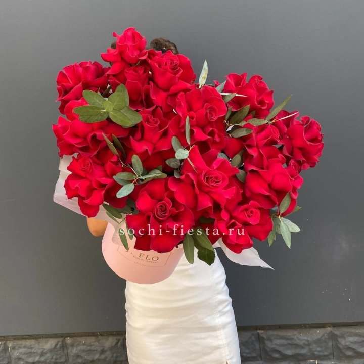 Бокс из 17 французских роз в Пскове