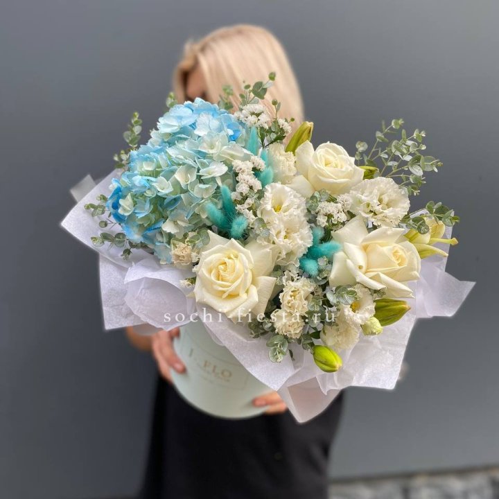 Цилиндр в голубых оттенках №1 в Пскове