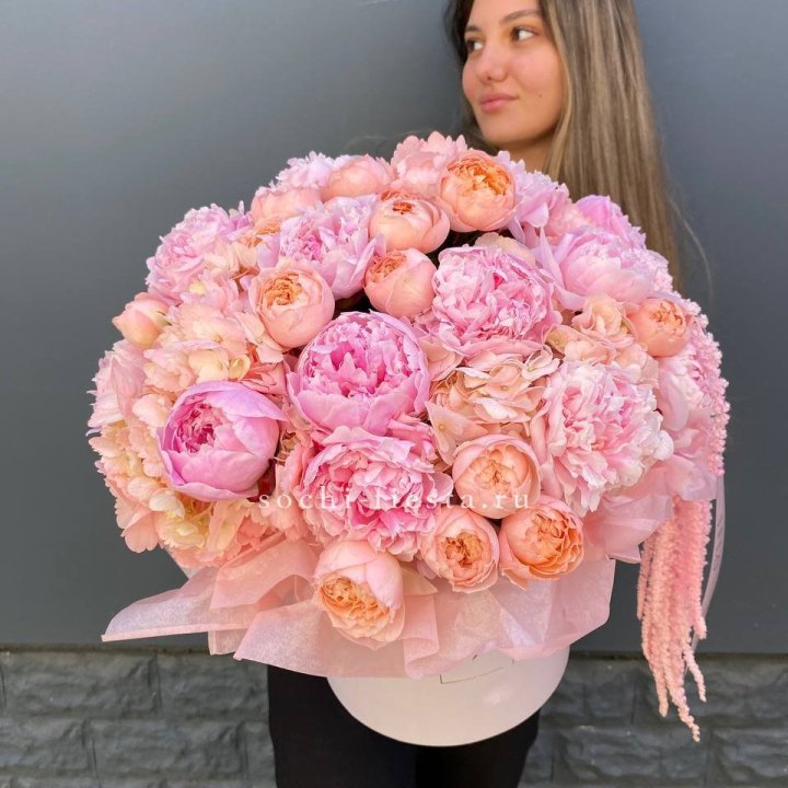 Коробка с пионами "Дабл фловер" в Пскове