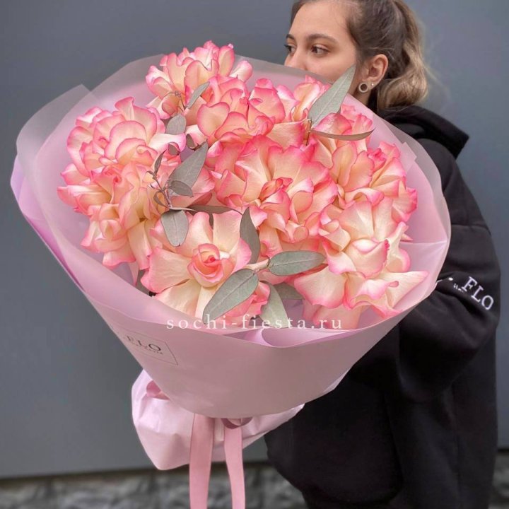 9 французских роз Джумилия в Пскове