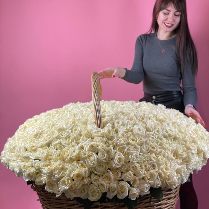 1001 белая роза в Пскове